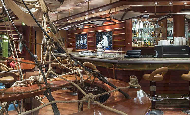 Schooner's Bar on Royal Caribbean's Empress of the Seas